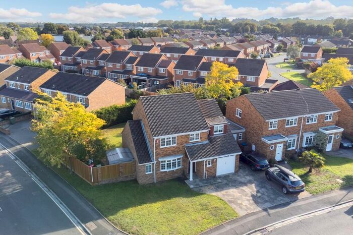 4 Bedroom Detached House To Rent In Severn Drive, Walton-On-Thames, KT12