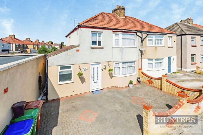 4 Bedroom Semi Detached House For Sale In Westbrooke Crescent, Welling, Kent, DA16