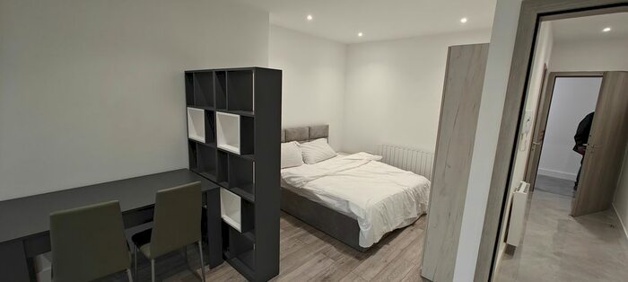 1 Bedroom Flat To Rent In High Street, Edgware, HA8