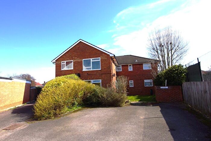 2 Bedroom Ground Maisonette To Rent In Hillfield Close, Harrow, HA2