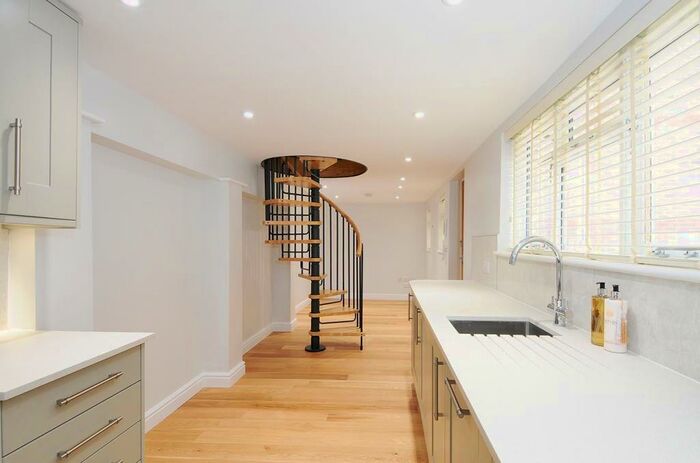 1 Bedroom House To Rent In Black Horse Way Horsham, RH12