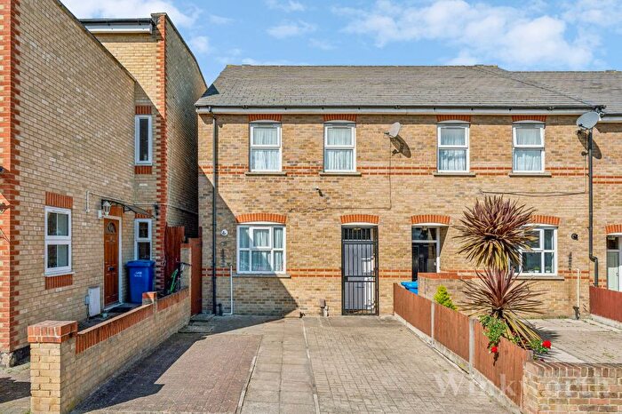 4 Bedroom Terraced House To Rent In Kirkwood Road, London, SE15