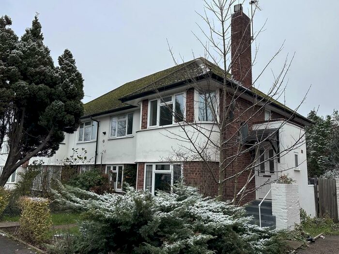 2 Bedroom Maisonette To Rent In The Broadway, Thames Ditton, KT7