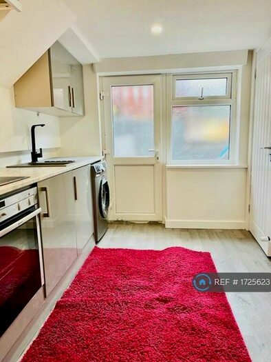 Studio To Rent In Cross Flatts Grove, Leeds, LS11