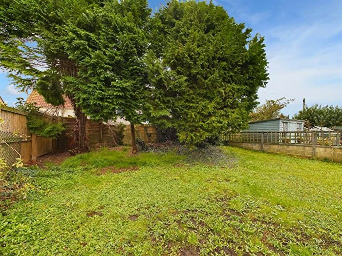 2 Bedroom Bungalow For Sale In Horsebrook Park, Calne, SN11