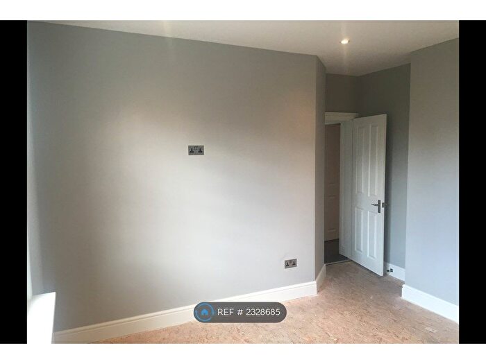 1 Bedroom Flat To Rent In Merrow Street, Elephant Amp; Castle, SE17