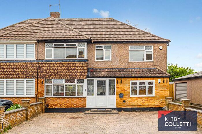 4 Bedroom Semi-Detached House For Sale In Whittingstall Road, Hoddesdon, EN11