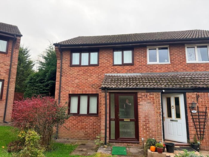 3 Bedroom Semi Detached House To Rent In Hengrove Close, Headington, OX3