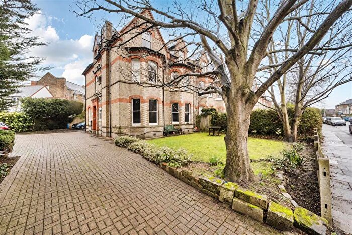 Studio For Sale In Surbiton Hill Park, Surbiton, KT5