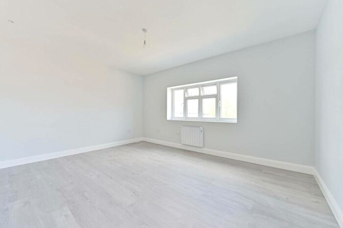 2 Bedroom Flat To Rent In Central Road, Morden, SM4