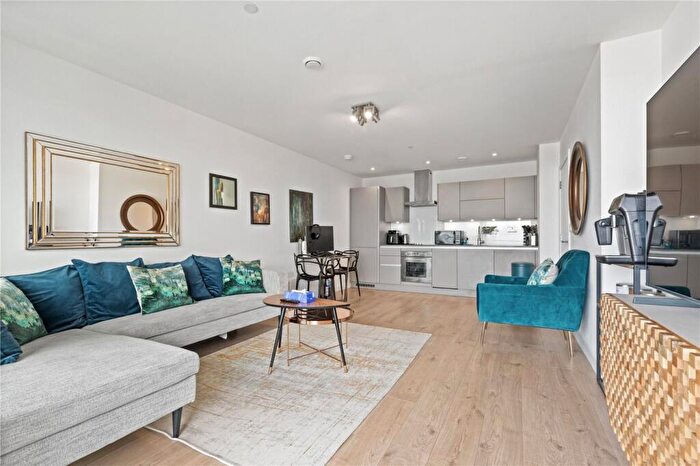 1 Bedroom Apartment To Rent In Great Eastern Road, London, E15