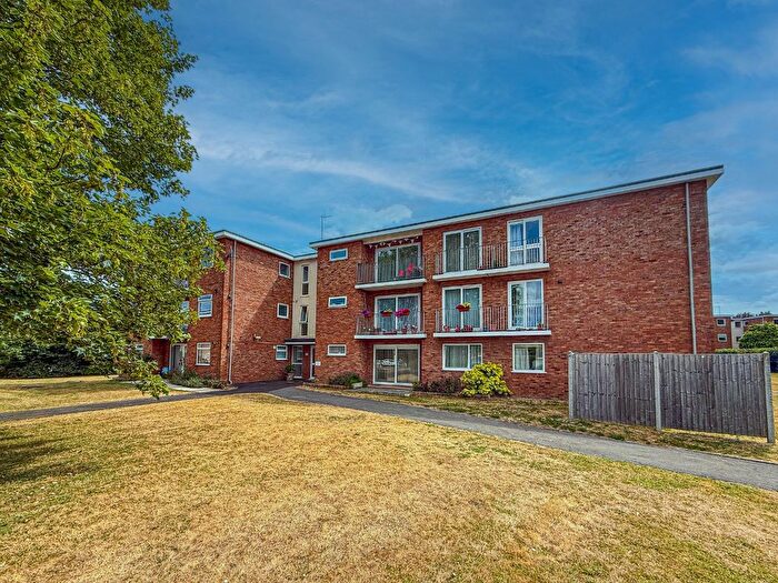 2 Bedroom Flat To Rent In Norwich Court, Taunton, TA1