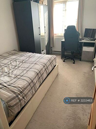 2 Bedroom Flat To Rent In Bonnersfield Lane, Harrow, HA1
