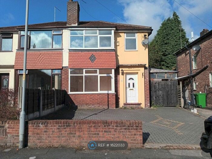 4 Bedroom Semi-Detached House To Rent In Carr Bank Avenue, Manchester, M9