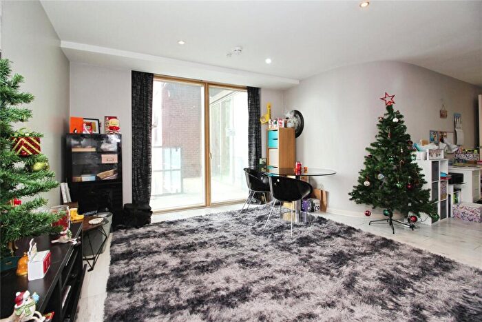 2 Bedroom Flat For Sale In West Point, Wellington Street, Leeds, West Yorkshire, LS1