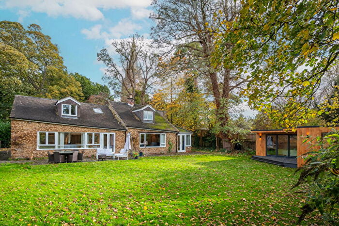 5 Bedroom Detached House For Sale In Church Close, Adderbury, Oxfordshire, OX17