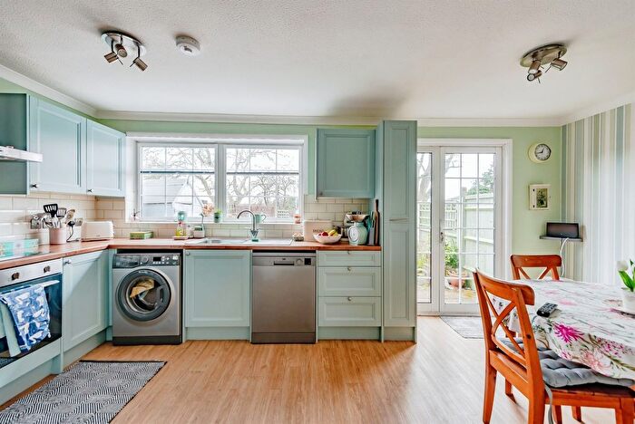3 Bedroom End Of Terrace House For Sale In Kingsley Road, Crawley, RH11