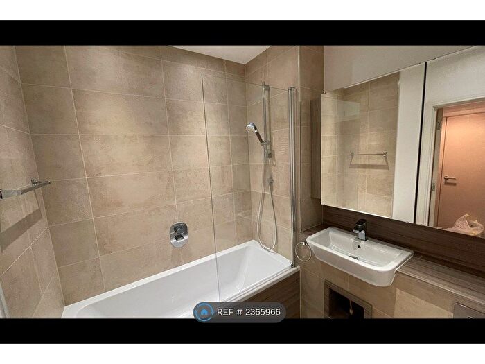 1 Bedroom Flat To Rent In Gerrard Court, Hounslow, TW3