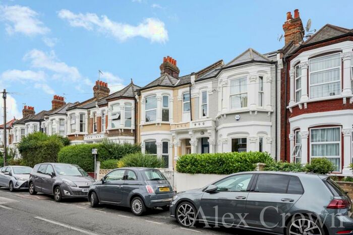 3 Bedroom Flat To Rent In Mortimer Road, Kensal Green, NW10