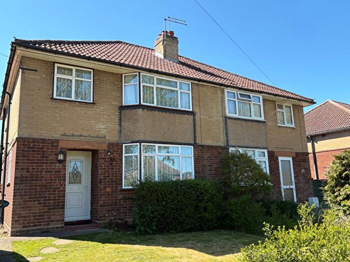 3 Bedroom Semi Detached House For Sale In Bowershott, Letchworth Garden City, SG6