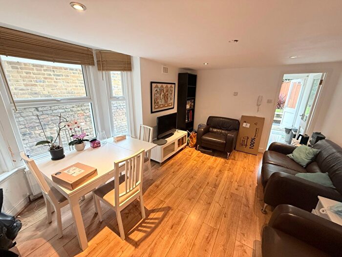 2 Bedroom Flat To Rent In Fentiman Road, London, SW8
