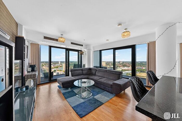 3 Bedroom Flat For Sale In River Heights, High Street, London, E15