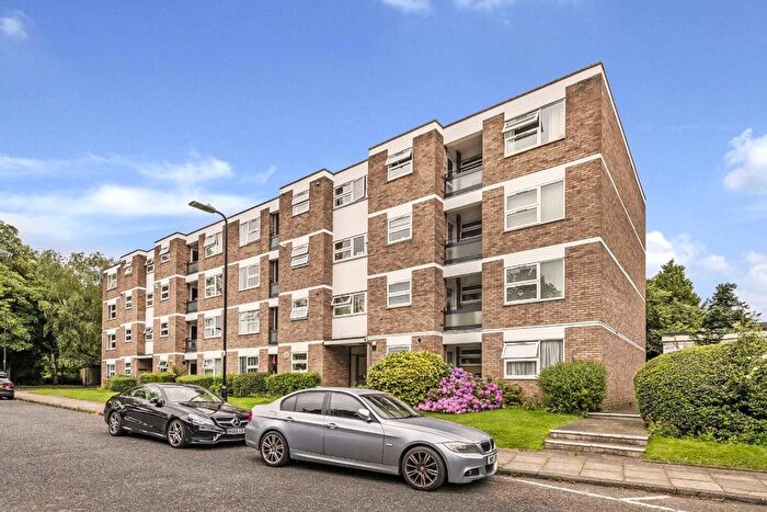 2 Bedroom Flat To Rent In Ashdown, Clivedon Court, London, W13