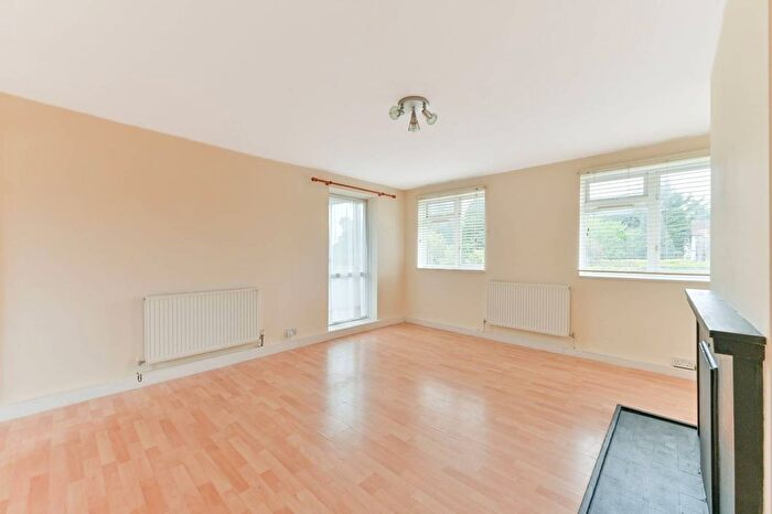 3 Bedroom Flat To Rent In Rectory Lane, Wallington, SM6