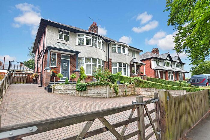 3 Bedroom Semi-Detached House For Sale In Park Avenue, Wrexham, LL12