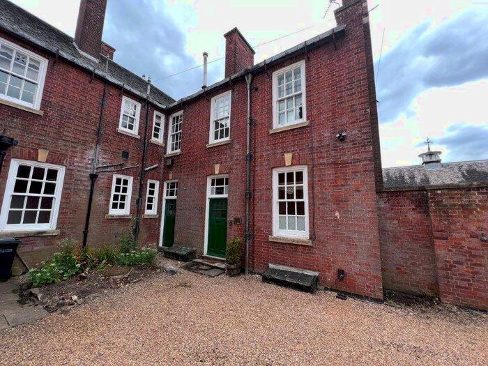 2 Bedroom Town House To Rent In Glebe Villa, Glebe Road, Oadby, Leics, LE2