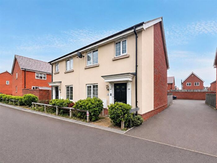 3 Bedroom Semi-Detached House For Sale In Sprowston, NR7