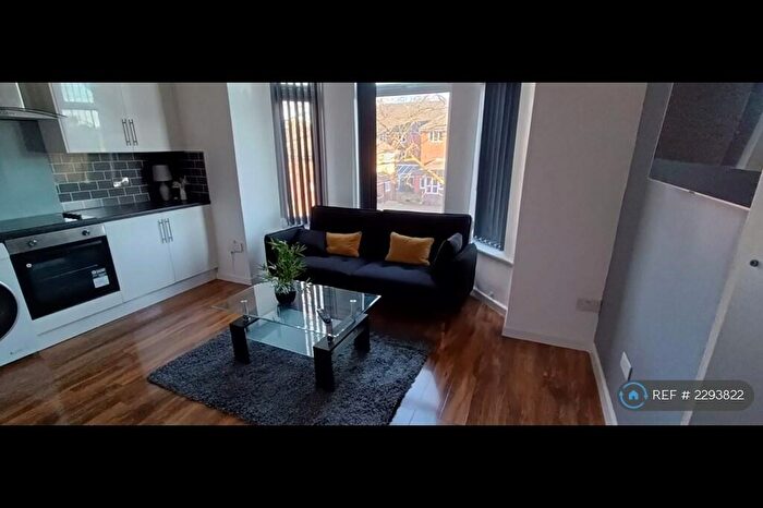 3 Bedroom Flat To Rent In Polygon Road, Manchester, M8