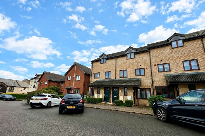 2 Bedroom Maisonette For Sale In Kelling Way, Broughton, MK10