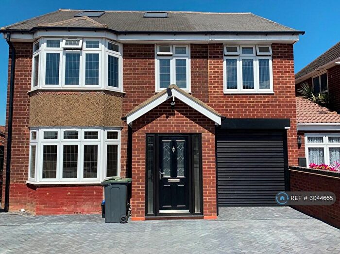 5 Bedroom Detached House To Rent In Selbourne Road, Luton, LU4