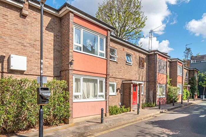 Studio For Sale In Elgin Mews, Portobello, London, W11