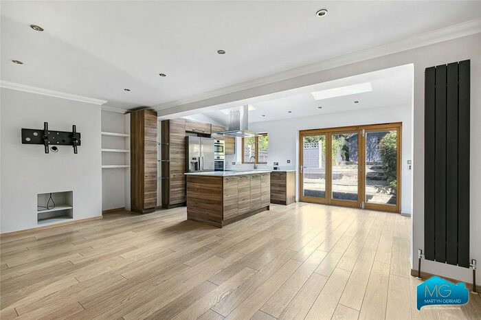 3 Bedroom Terraced House To Rent In Brookhill Close, East Barnet, Hertfordshire, EN4