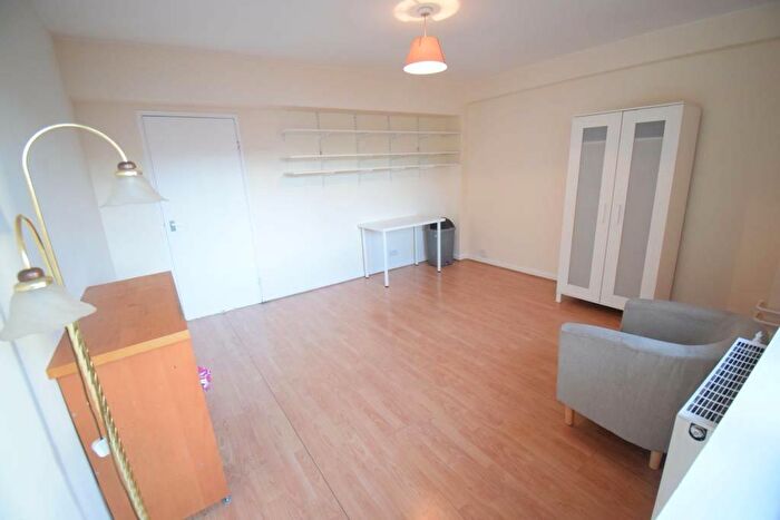 2 Bedroom Flat To Rent In Sidney Street, London, E1