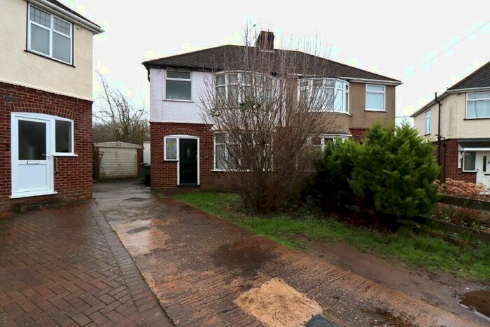 3 Bedroom Semi-Detached House To Rent In Warden Hill Gardens, Luton, Bedfordshire, LU2