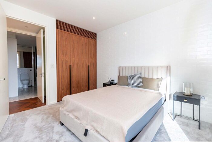 1 Bedroom Flat To Rent In New Union Square, Ambassador Building, SW11