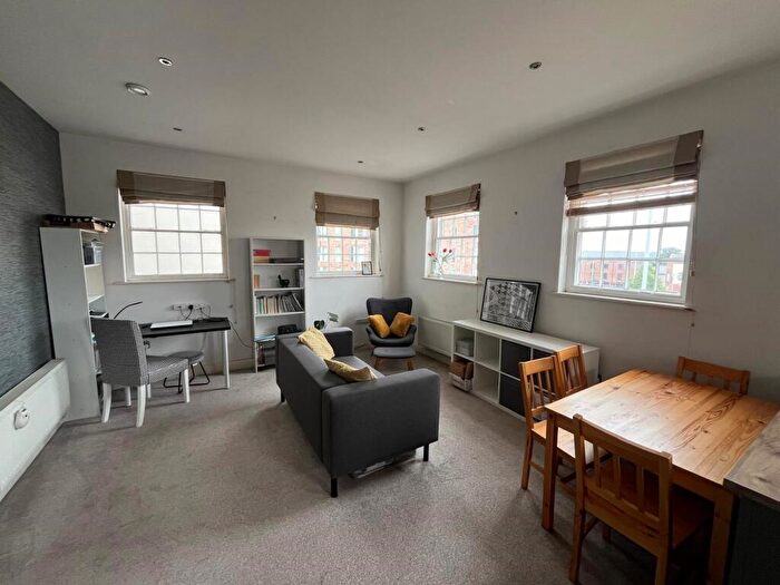 1 Bedroom Flat To Rent In The Cigar Factory, Nottingham, NG7