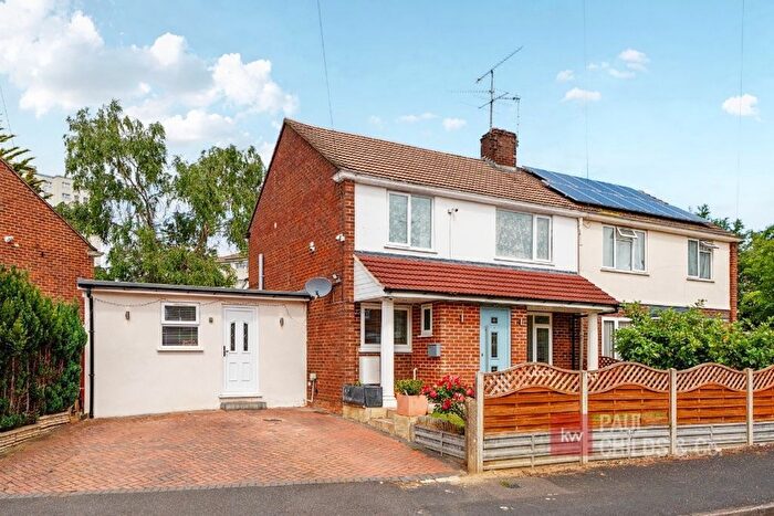 3 Bedroom Semi Detached House For Sale In Heron Way, Reading, RG1