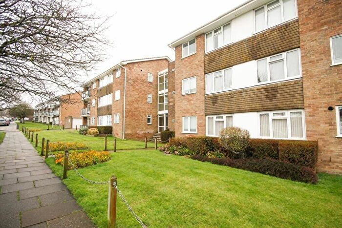 2 Bedroom Flat To Rent In Lustrells Vale, Saltdean, Brighton, BN2
