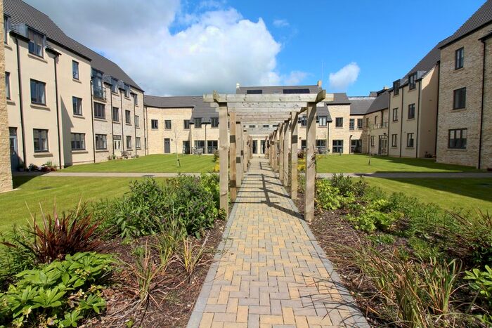 2 Bedroom Flat To Rent In Trinity Road, Chipping Norton, OX7