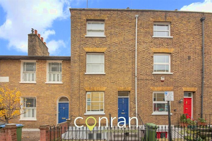 2 Bedroom Flat To Rent In Greenwich High Road, Greenwich, SE10