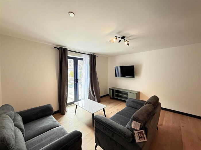 2 Bedroom Apartment To Rent In High Street, Bangor, LL57