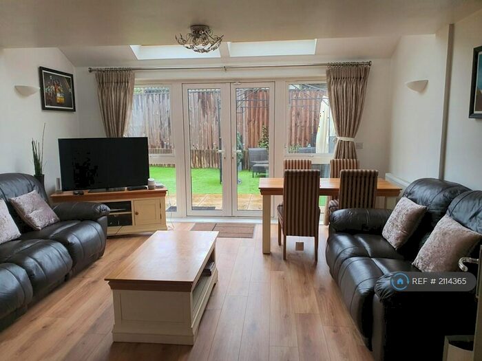 4 Bedroom End Of Terrace House To Rent In Stonehouse Lane, Dartford, DA2