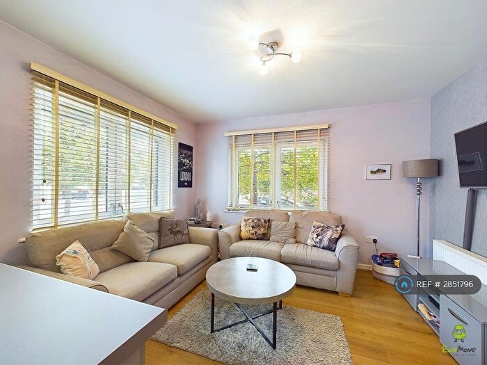 2 Bedroom Flat To Rent In Sympathy Vale, Dartford, DA1