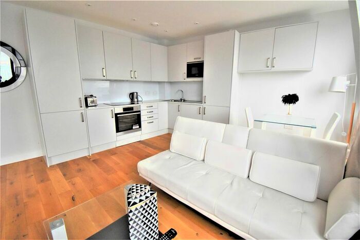 1 Bedroom Property To Rent In High Street, Feltham, TW13