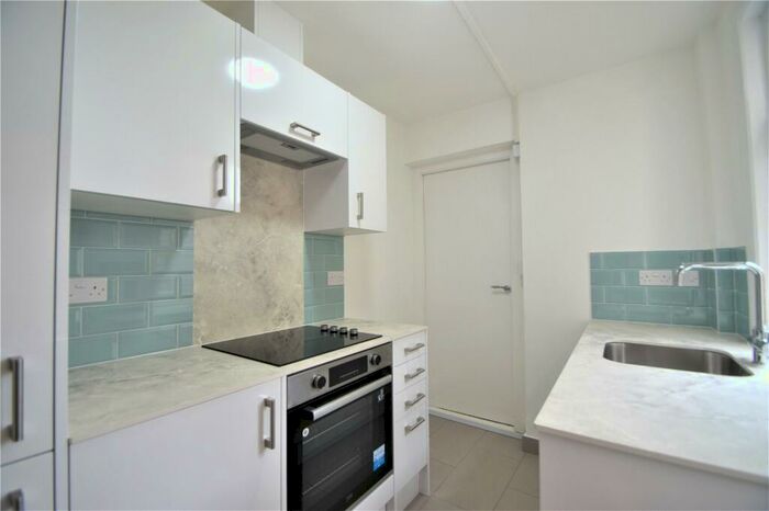 2 Bedroom Semi-Detached House To Rent In Selsdon Road, South Croydon, CR2