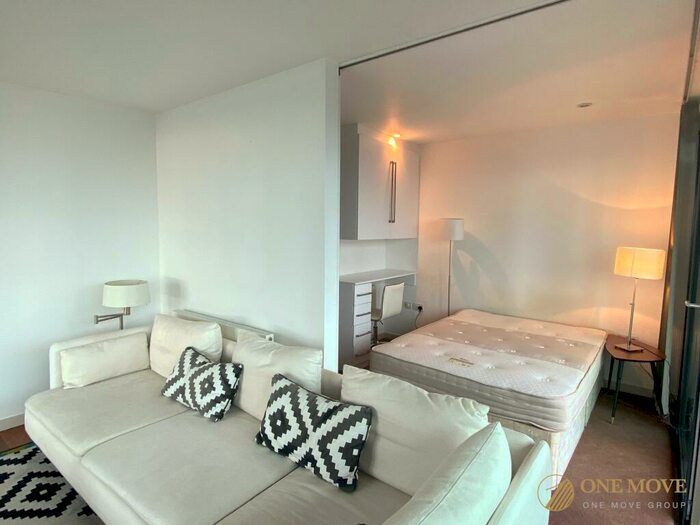 2 Bedroom Flat To Rent In Deansgate, Beetham Tower, M3